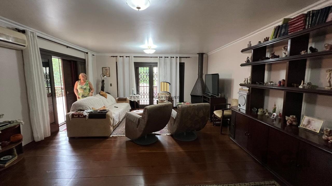 Apartamentos com 5 quartos, 2 suítes, 4 vagas de garagem, no bairro Santana, Porto Alegre/RS