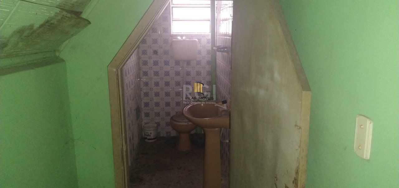 Casa de 4 dormitórios na Av. Teresópolis bairro Teresópolis