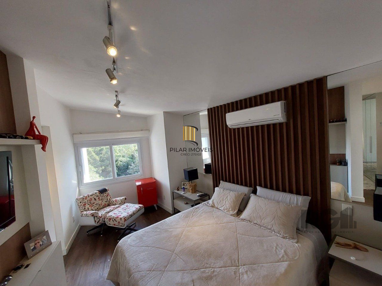 Casa para Venda - 296m², 3 dormitórios, sendo 1 suites, 3 vagas - Vila Nova, Porto Alegre