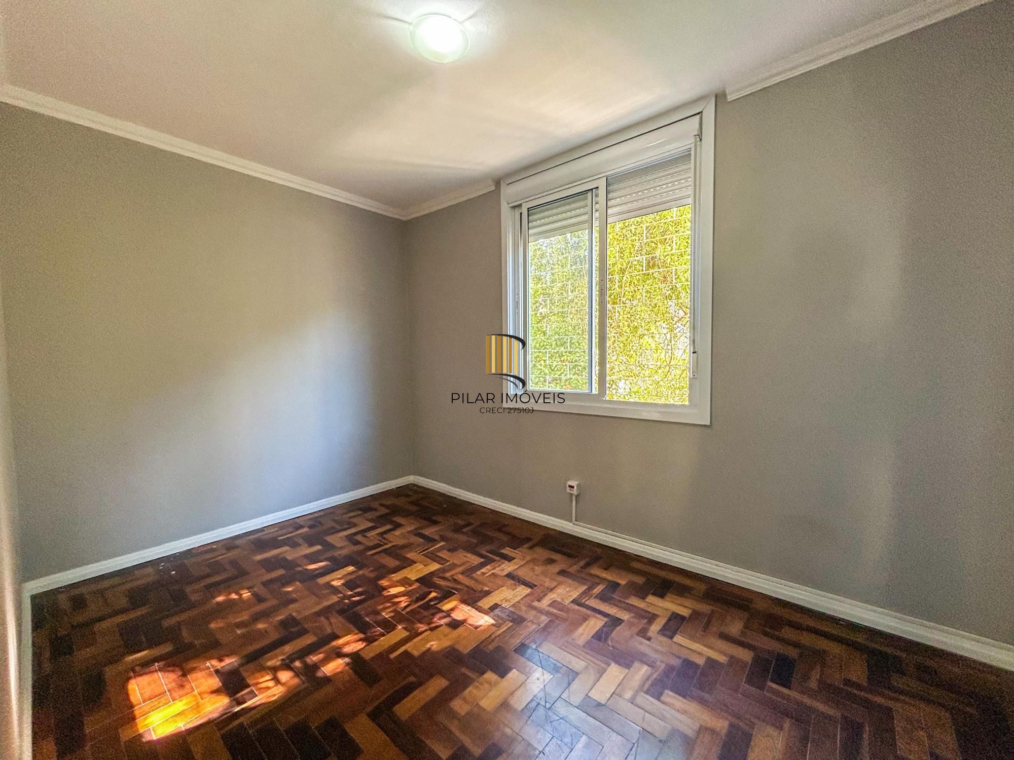 Ótimo apto 03 dormitórios, transformados em 2 dormitórios com living estendido no BAIRRO CRISTAL