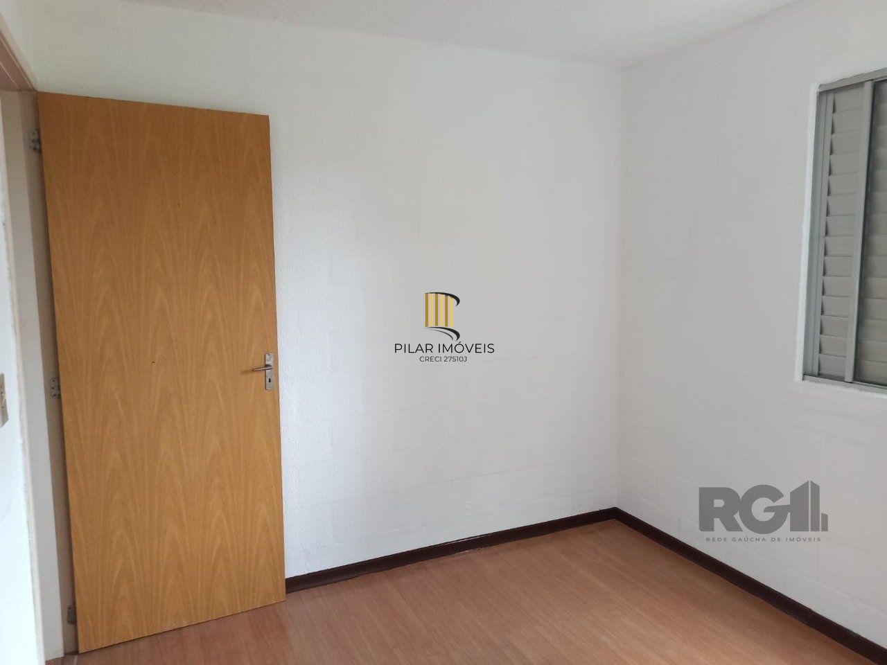 Oportunidade !!! Lindo Apartamento 02 Dormitórios reformado e com vaga.