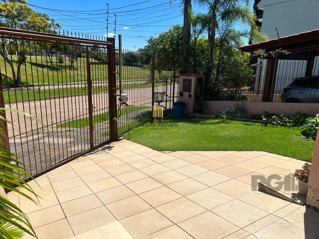 Casa com 3 dormitórios no bairro Morro Santana