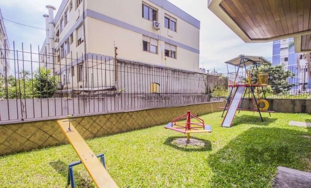 Apartamento a venda, dois dormitórios com vaga e infra no bairro Menino Deus