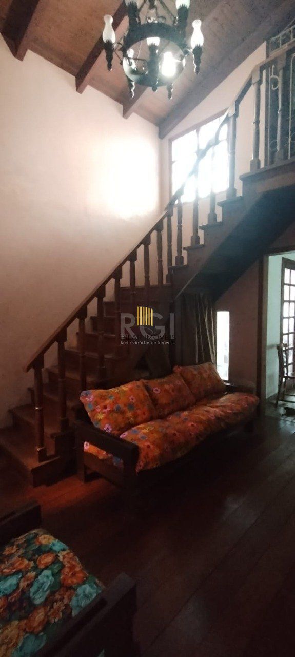 Casa de 4 dormitórios no bairro Parque Santa Fé