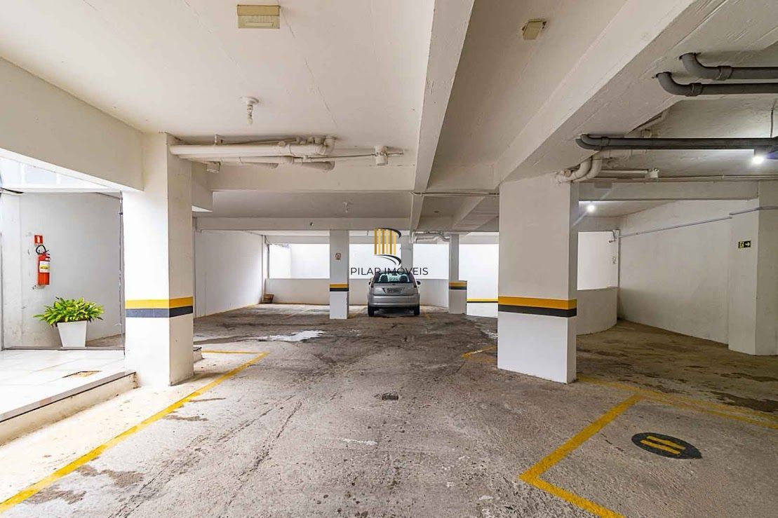 Sala comercial ampla no bairro Floresta a venda, com vaga de garagem