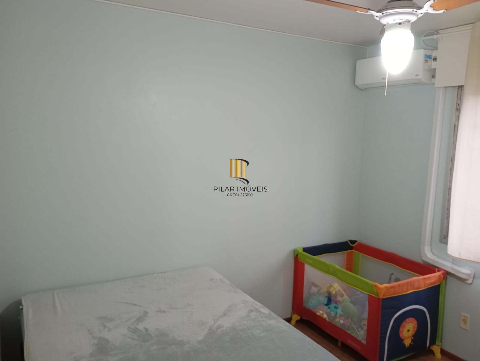 Apartamento com 02 quartos e 01 vaga coberta no Bairro Menino Deus, Porto Alegre