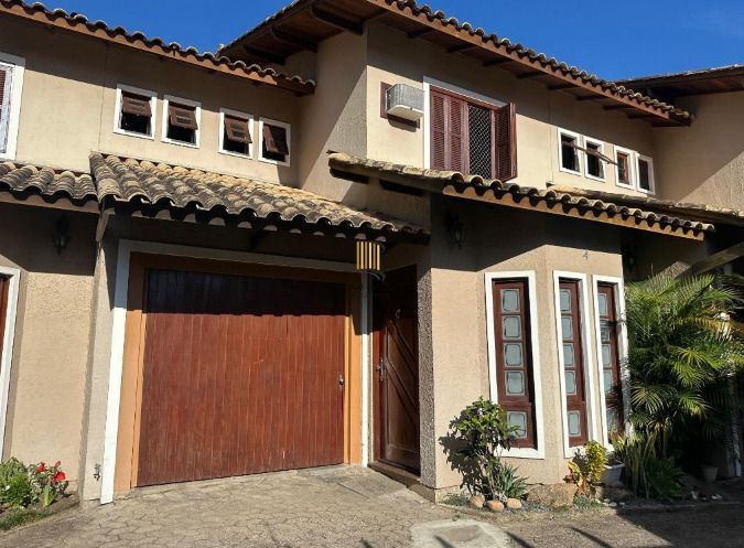 Sobrado amplo em condomínio de 3 dormitórios, um deles suíte, no bairro Ipanema - Pilar Imóveis