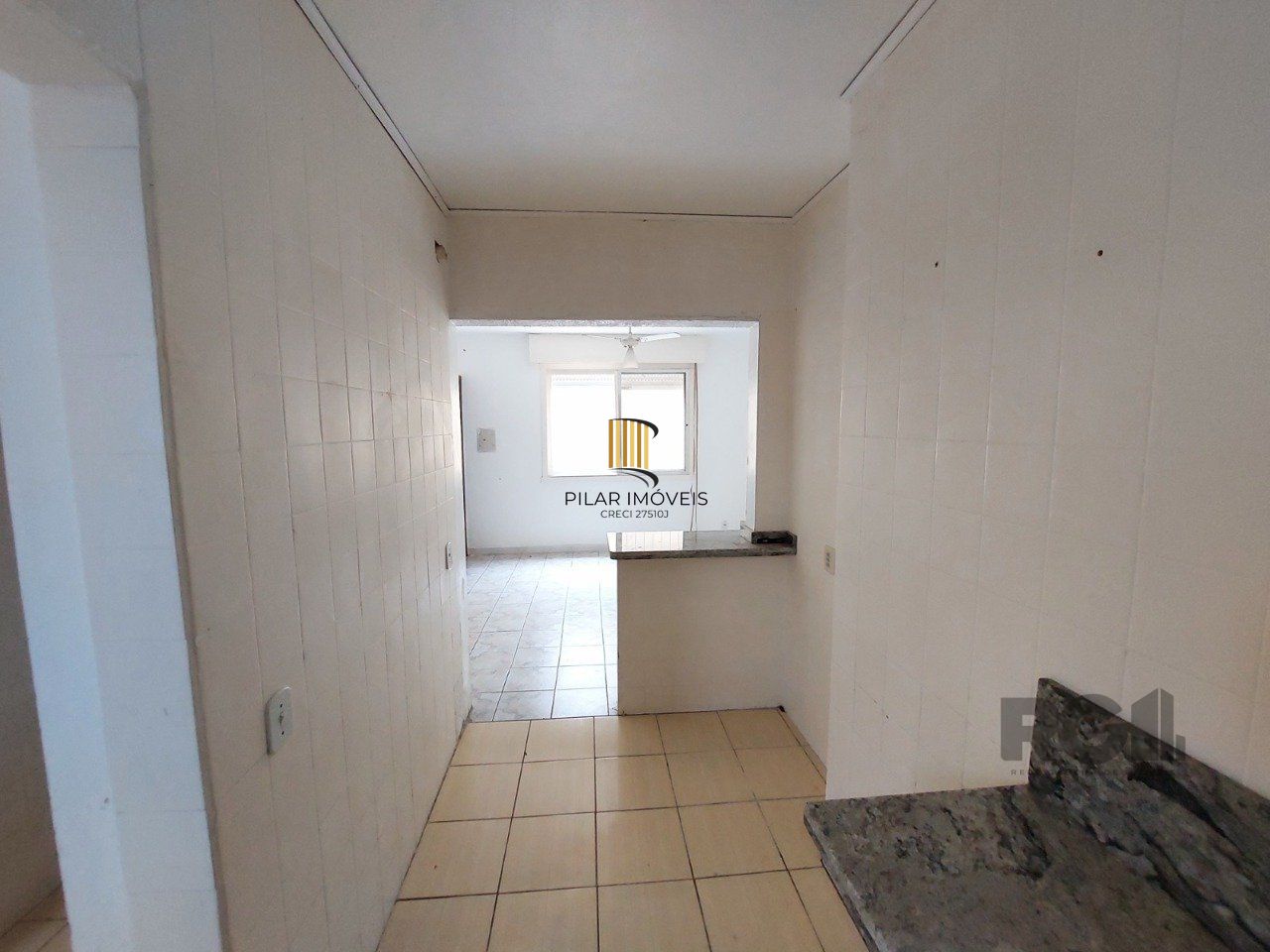 APTO 02 DORMITÓRIOS AMPLAS PEÇAS - 01 VAGA ESCRITURADA NO BAIRRO TRISTEZA