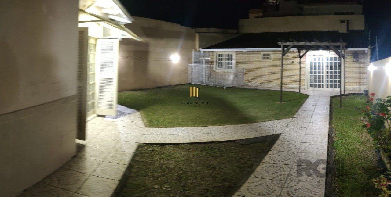 casa com 4 dormitórios, sendo 1 suíte, garagem para dois carros fechada, no bairro Santa Isabel em Viamão