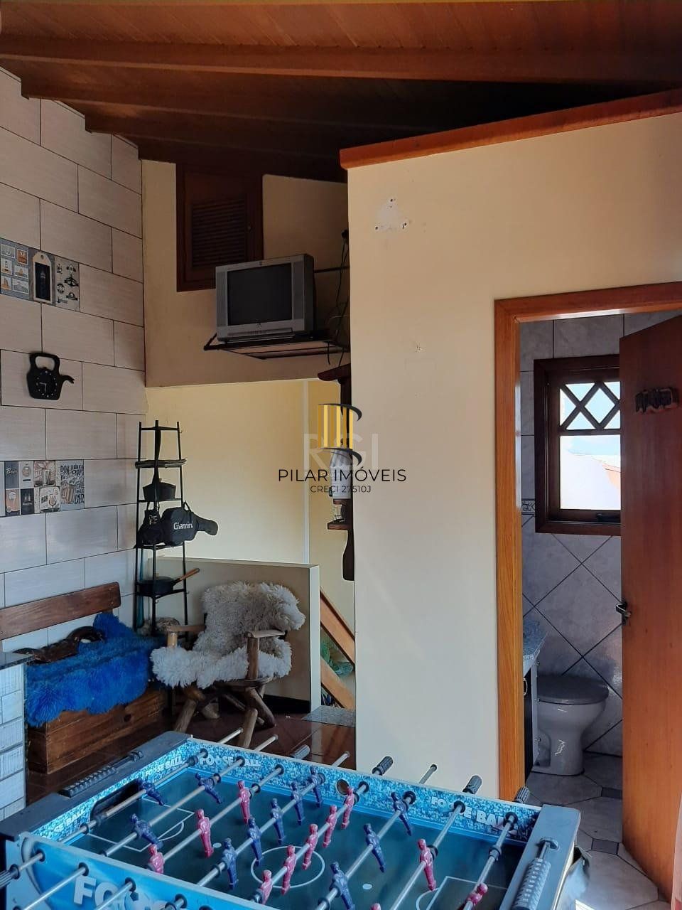 Casa para Venda - 274m², 3 dormitórios, sendo 1 suites, 3 vagas - Guarujá, Porto Alegre