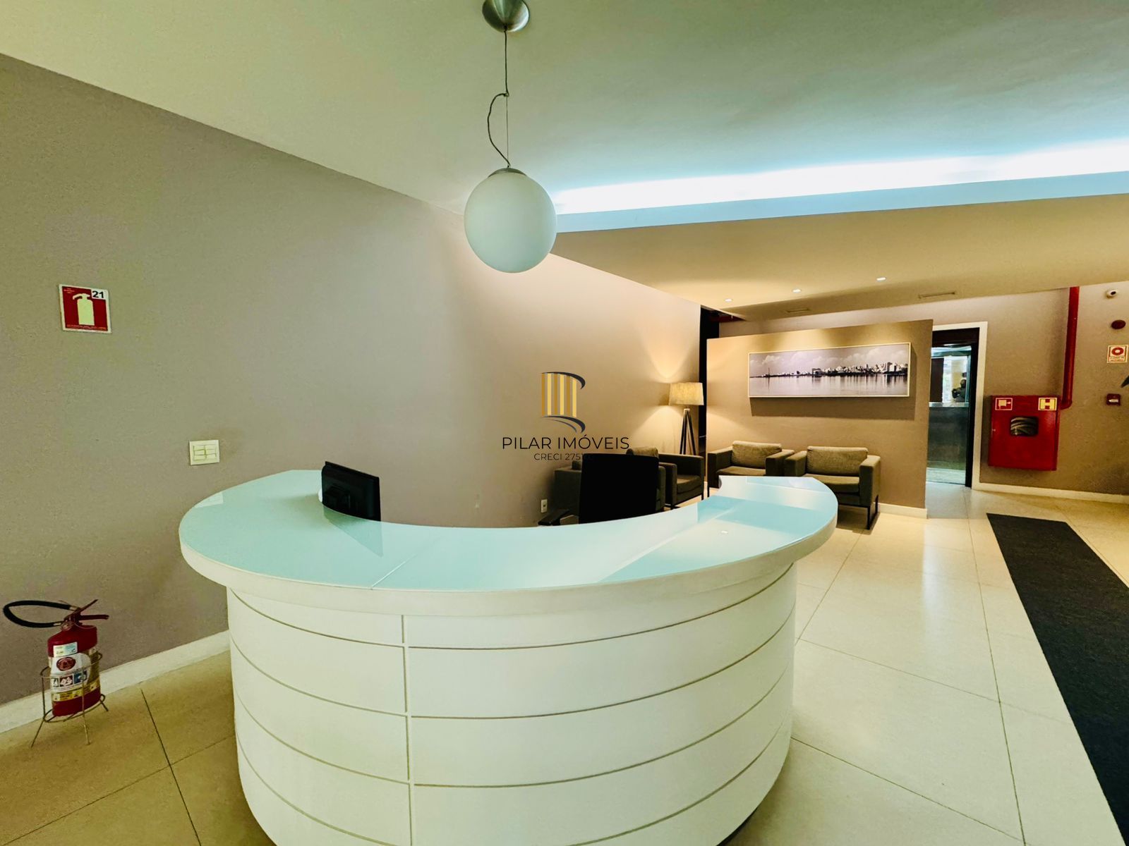 Bom Fim. Apartamento 3 dormitórios com living estendido.