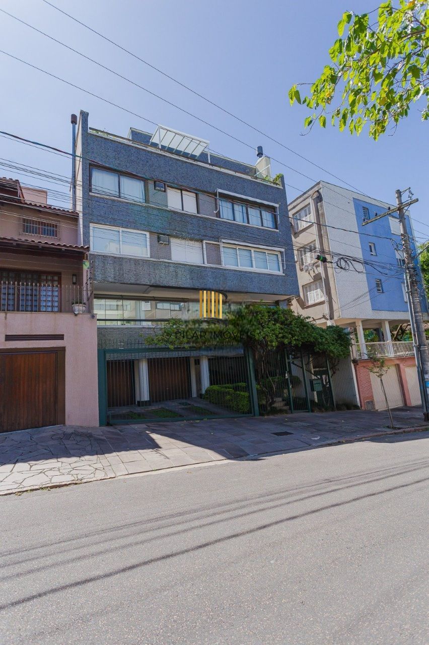 Cobertura charmosa com terraço e 2 vagas no Petrópolis