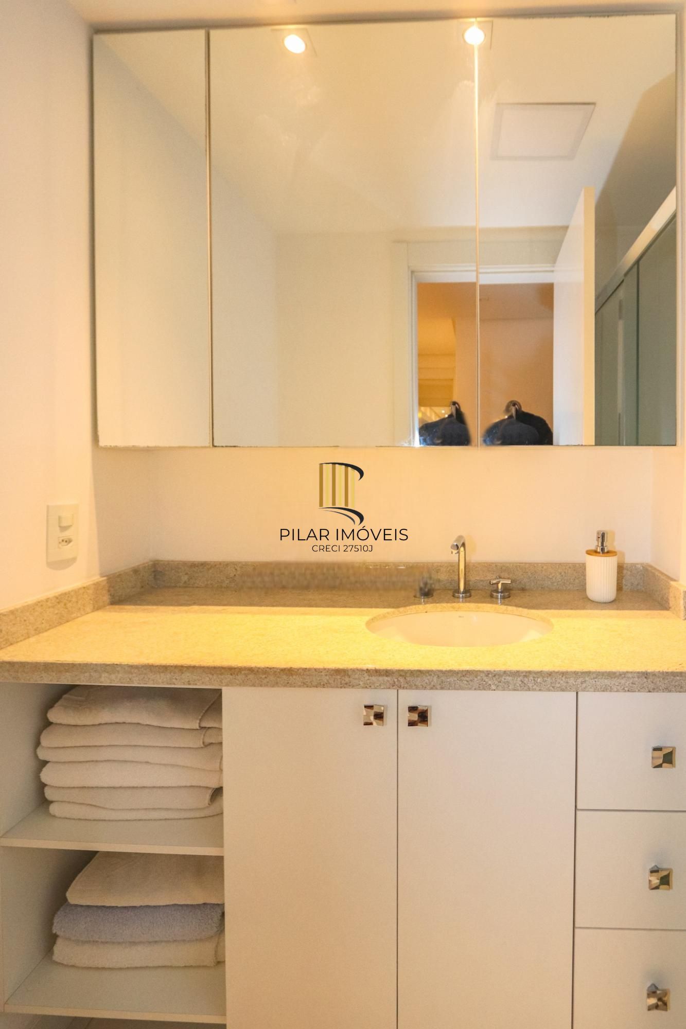 Apartamento semimobiliado e decorado no Central Parque | 127 m² | 3 suítes | 2 vagas