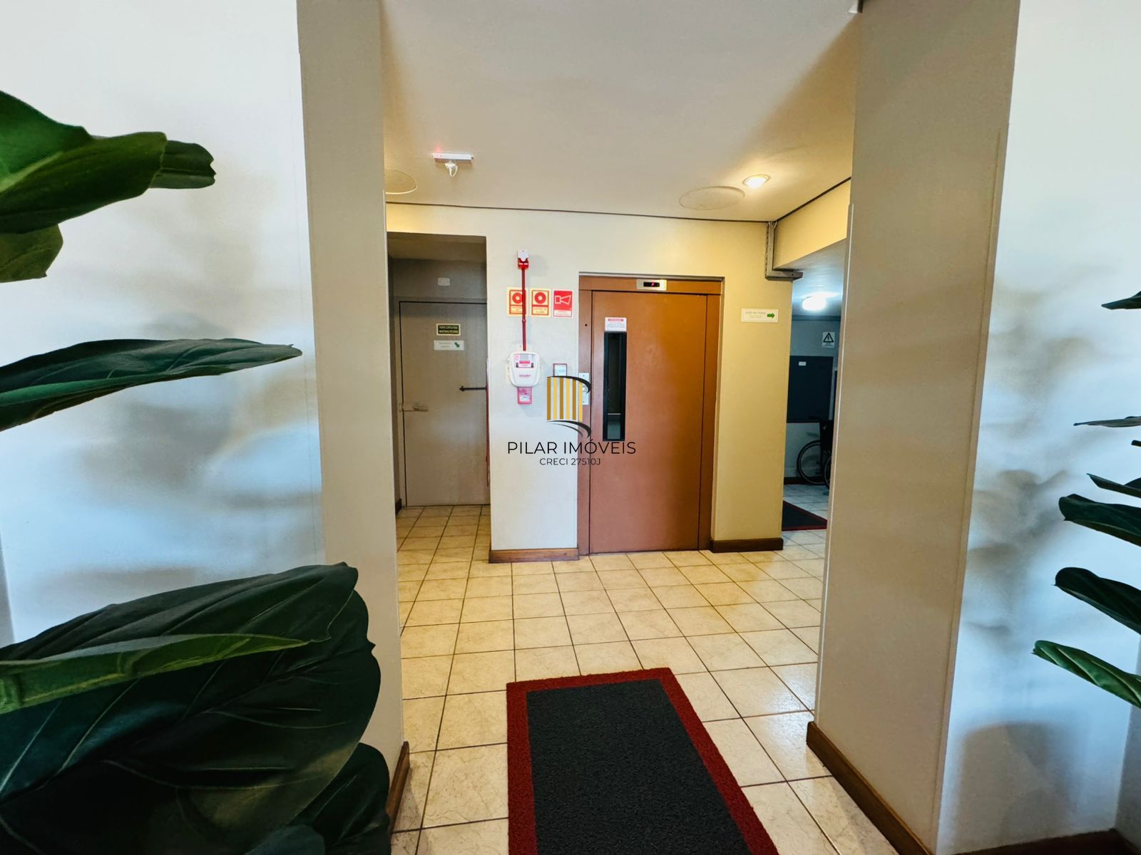 Cobertura com Terraço, Vista Livre e Porteira Fechada na Av. Protásio Alves