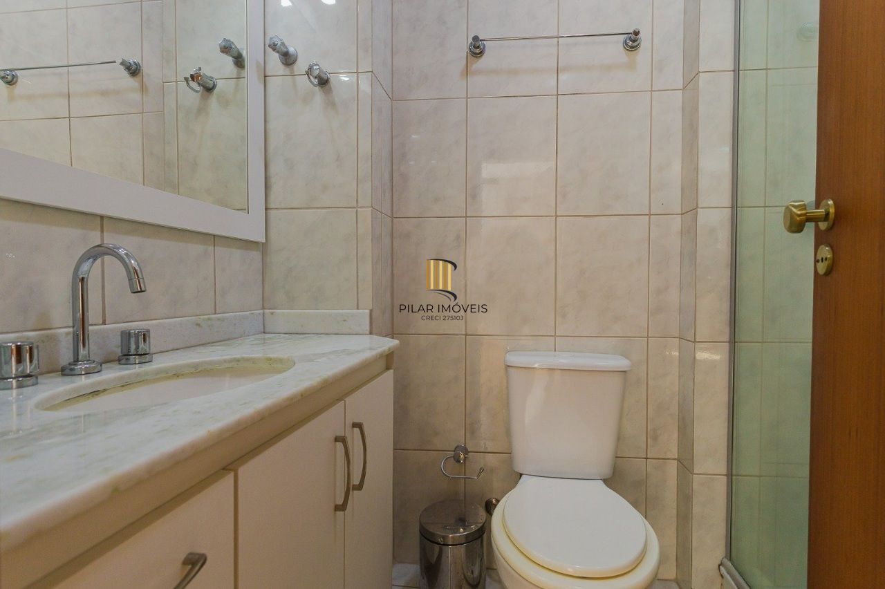 Cobertura charmosa com terraço e 2 vagas no Petrópolis