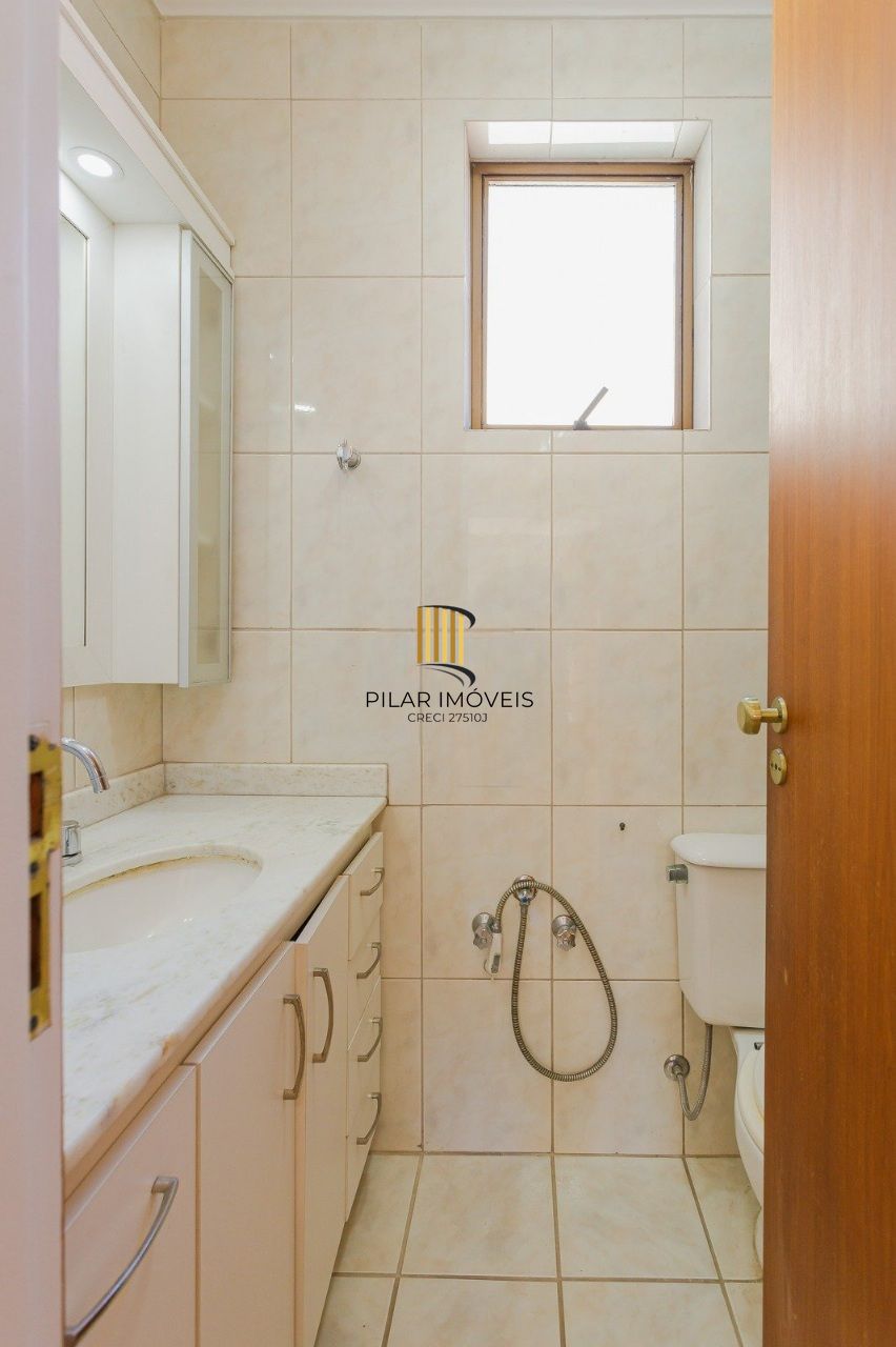 Cobertura charmosa com terraço e 2 vagas no Petrópolis