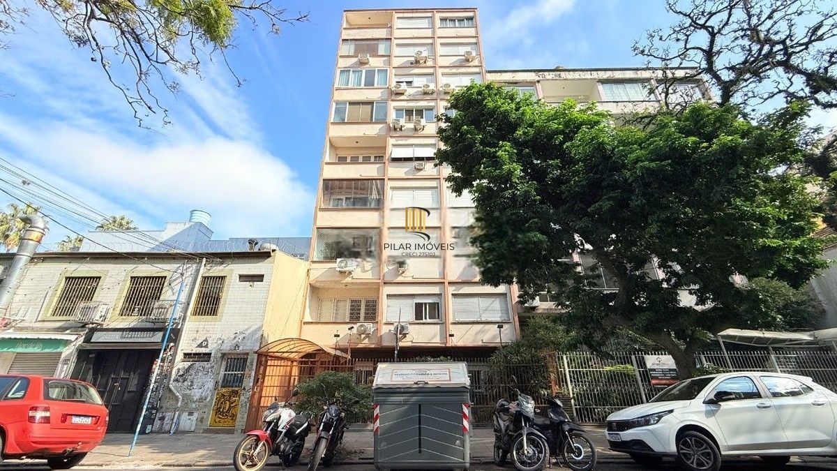 Apartamento Reformado com 3 Quartos e Sacada no Coração do Bom Fim, Próximo à Redenção