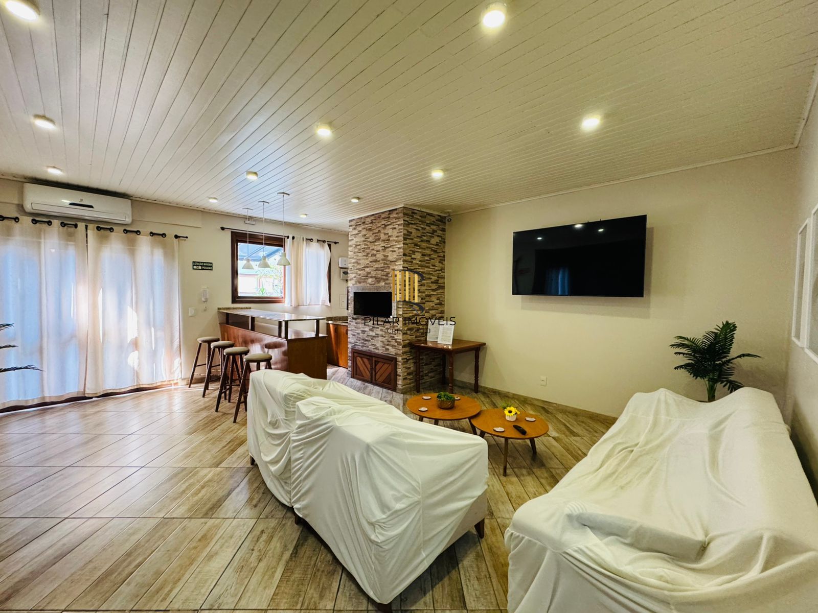 Cobertura com Terraço, Vista Livre e Porteira Fechada na Av. Protásio Alves