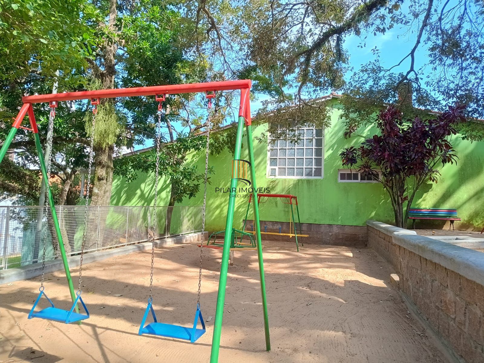 Sobrado 5 dorm em condominio com infra completa.