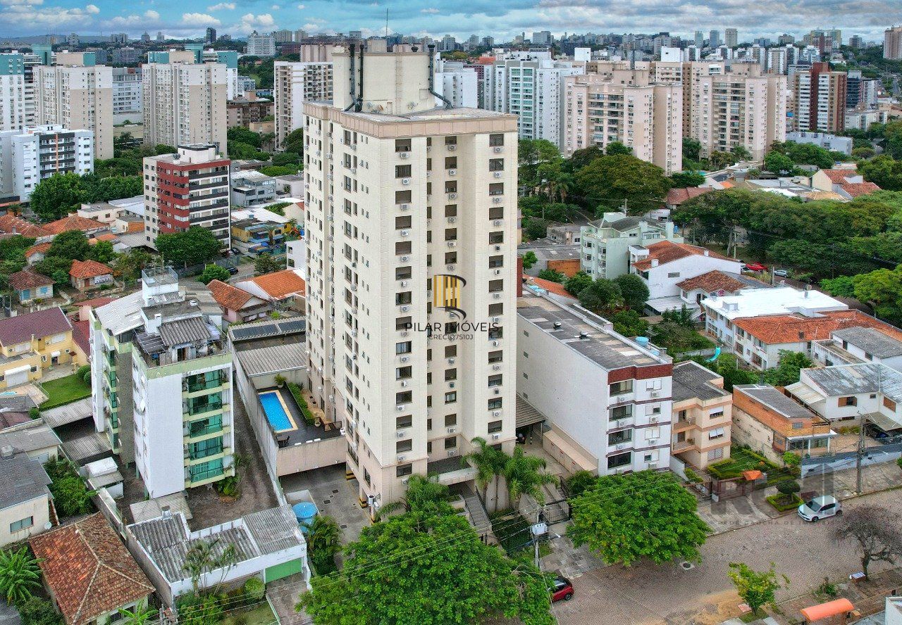3 dormitórios com churrasqueira, 2 vagas individuais, com estrutura de Lazer