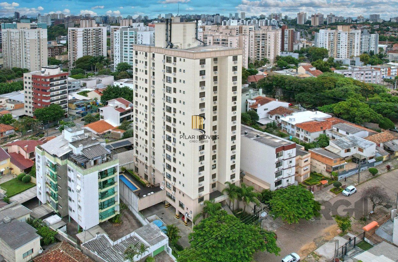 3 dormitórios com churrasqueira, 2 vagas individuais, com estrutura de Lazer