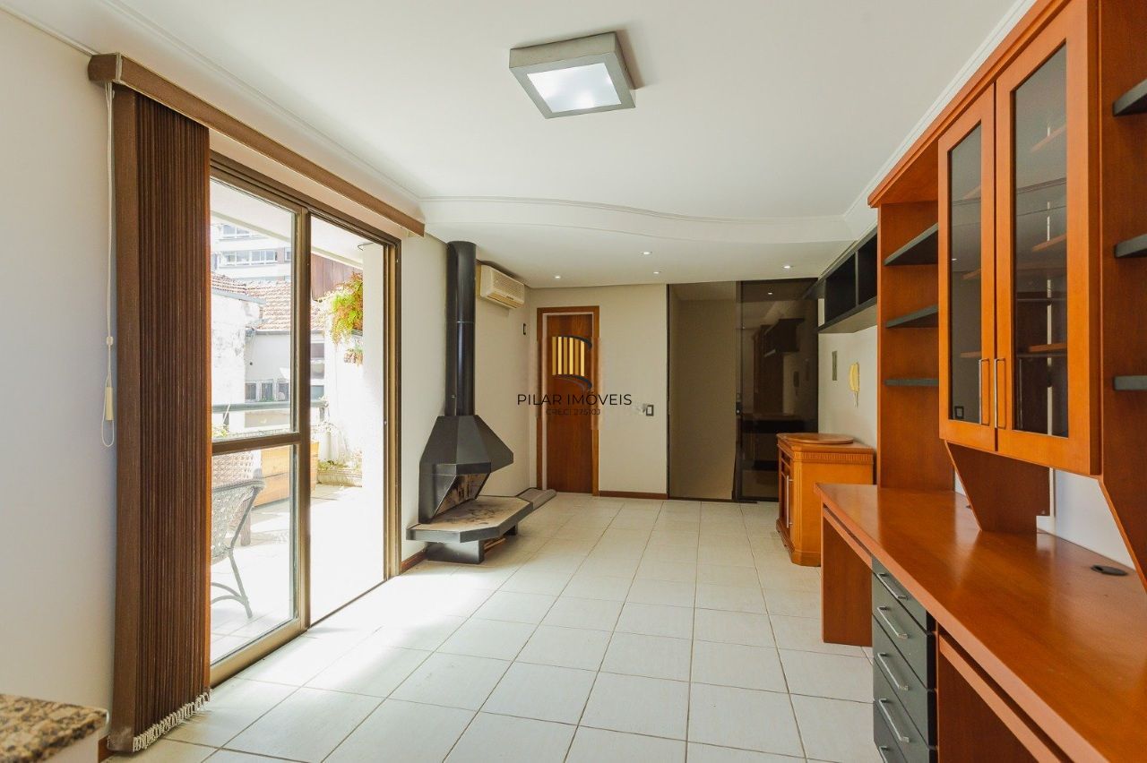 Cobertura charmosa com terraço e 2 vagas no Petrópolis