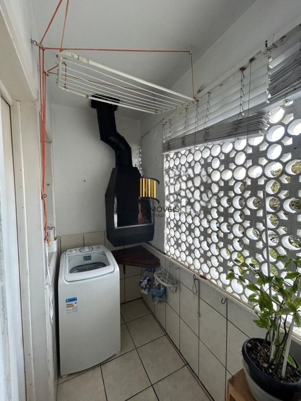 Amplo Apartamento de 3 Dormitórios com Churrasqueira no Bairro Floresta