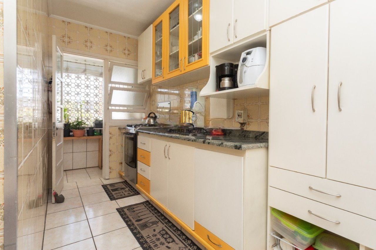 Amplo Apartamento de 3 Dormitórios com Churrasqueira no Bairro Floresta