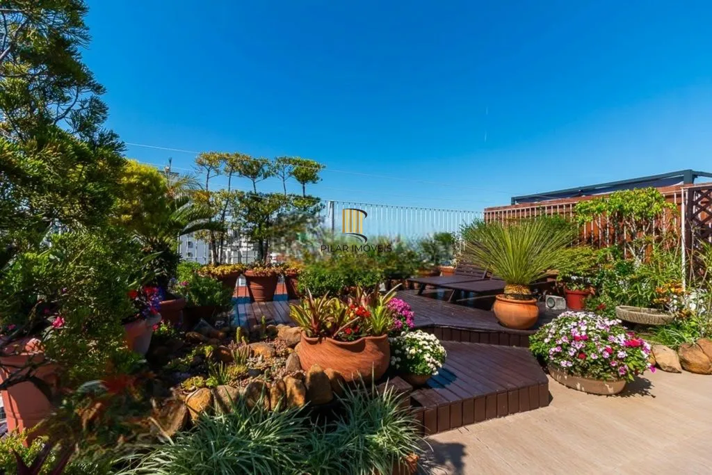 Cobertura Reformada com Terraço, Espaço Gourmet e Vista da Cidade - Pilar Imóveis