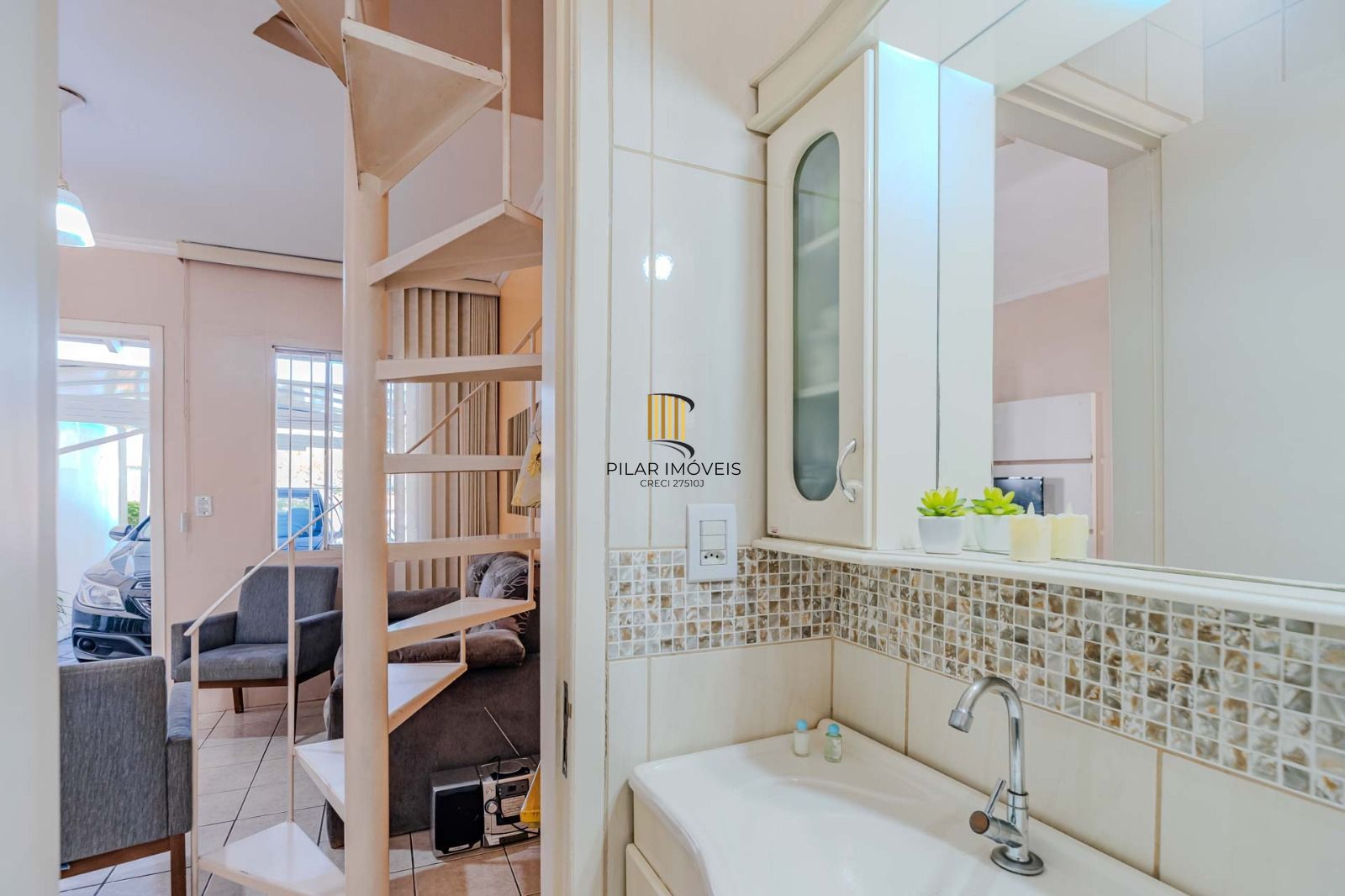 Sobrado com 2 ormitórios e 3 vagas de garagem