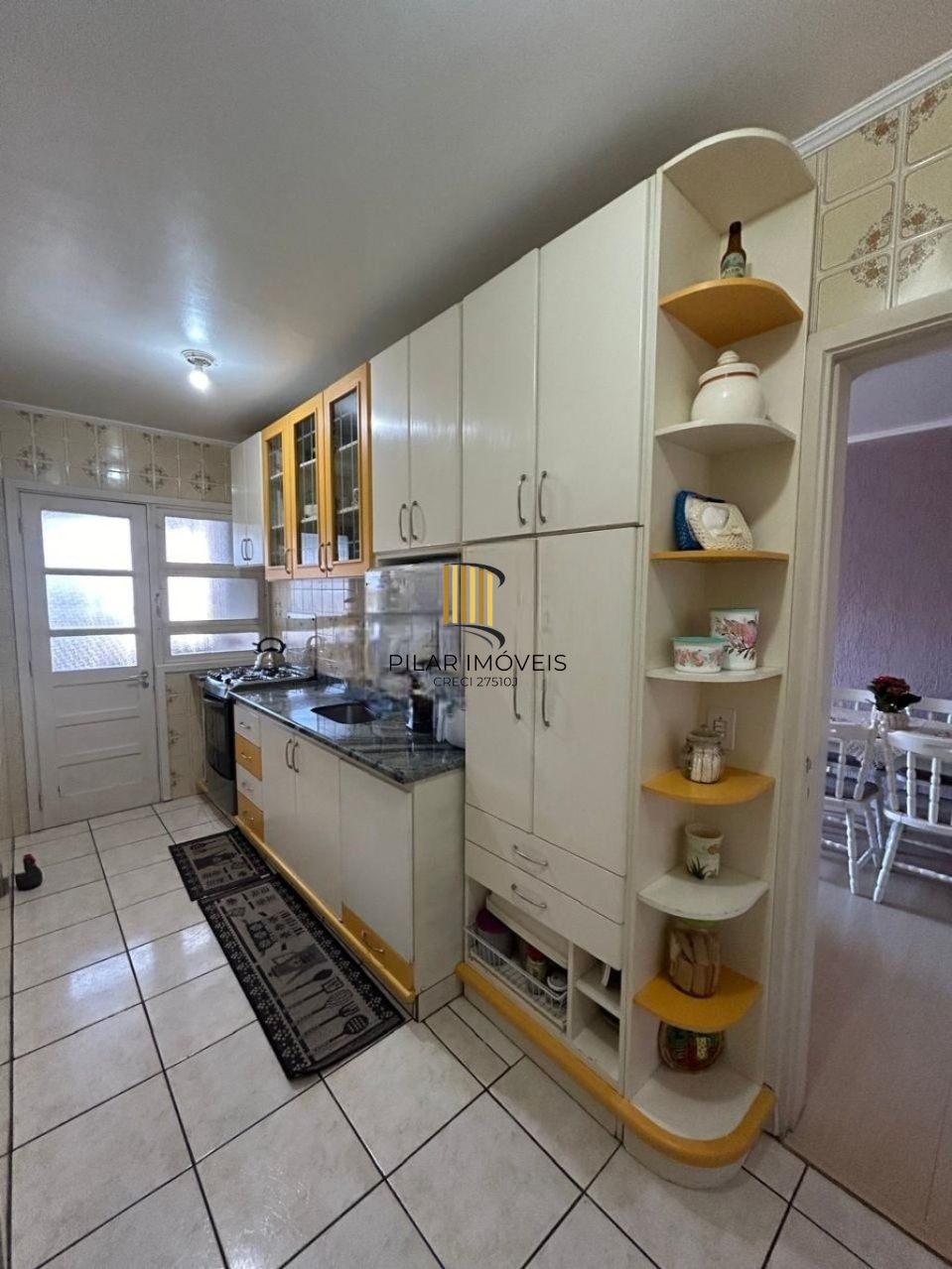 Amplo Apartamento de 3 Dormitórios com Churrasqueira no Bairro Floresta