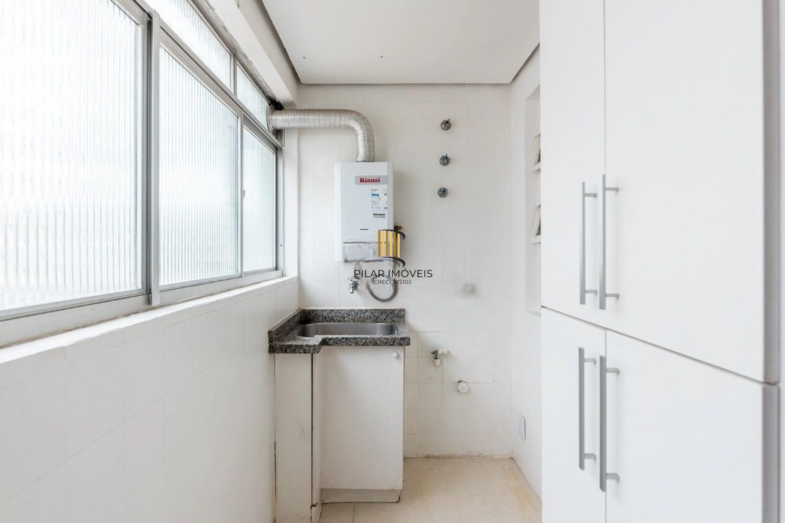 Apartamento com 2 Dormitórios, Churrasqueira, Elevador e Vaga no Petrópolis