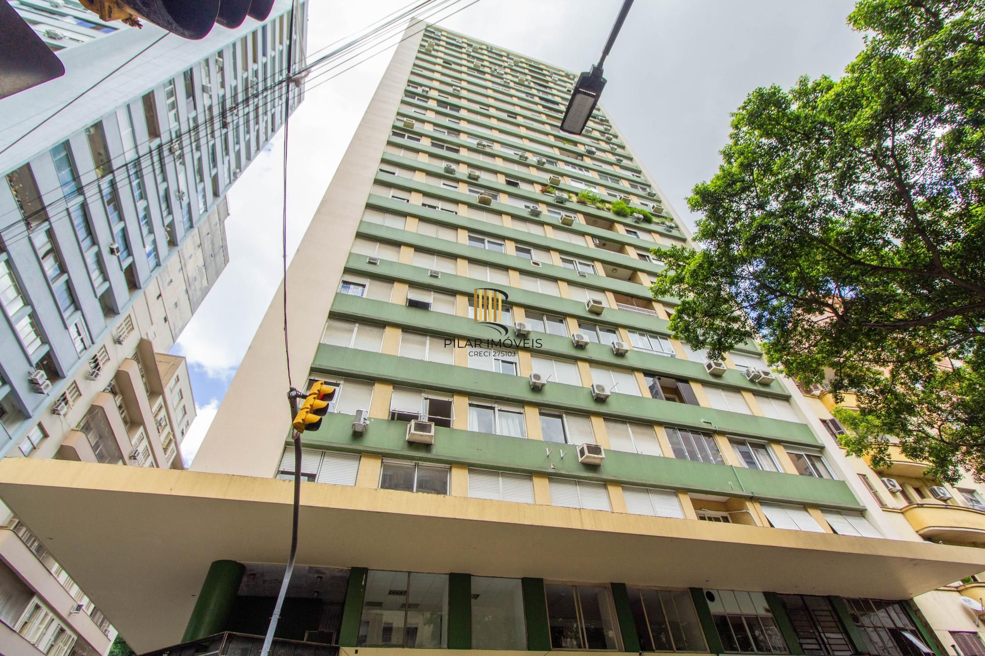 🌅  2 dormitórios junto ao Hospital Santa Casa, Reformado com Vista Única para o Guaíba