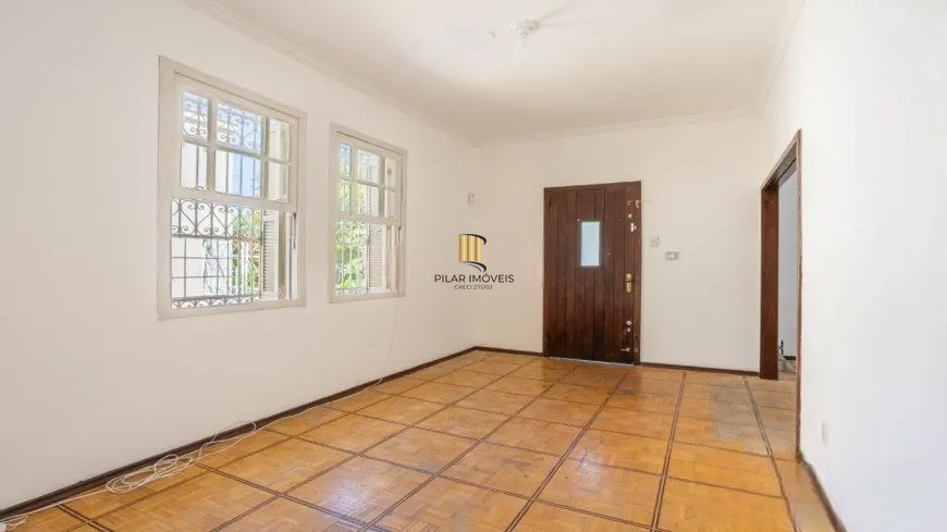 Casa Ampla com Pátio e Excelente Localização no Petrópolis