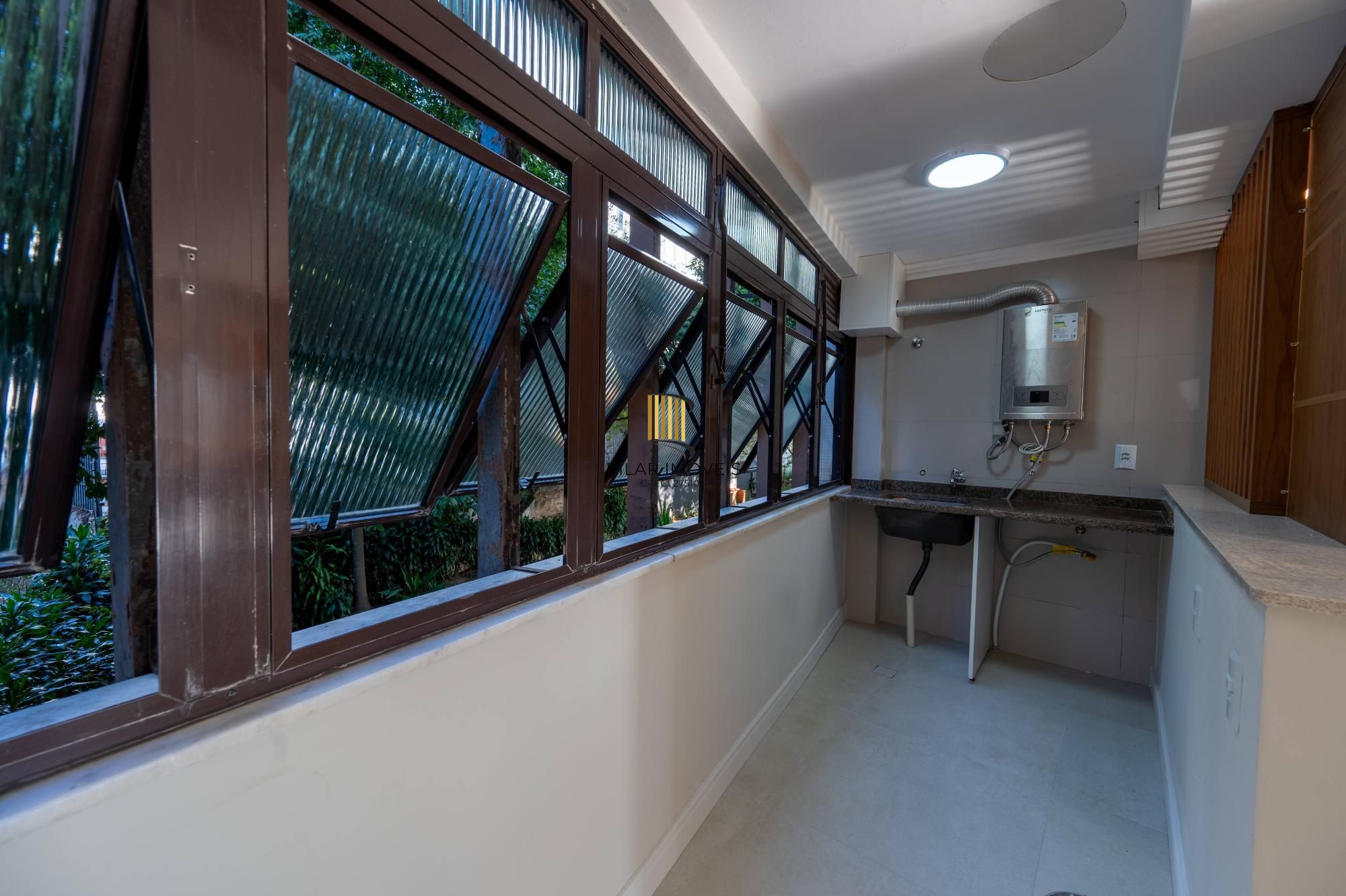 Apartamento com 3 suítes com vista e totalmente reforamdo no Moinhos de Vento