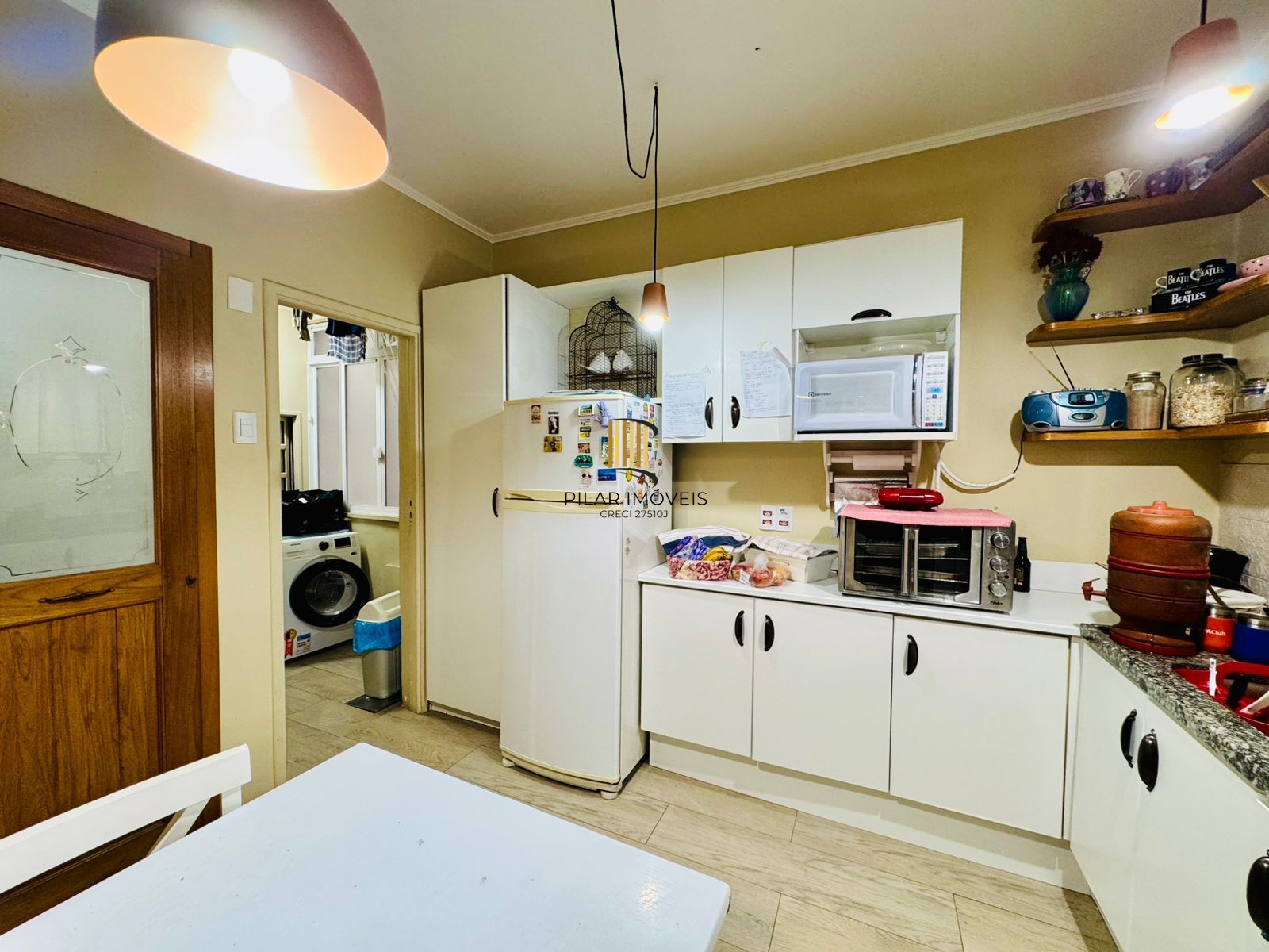 Bom Fim. Apartamento 3 dormitórios com living estendido.