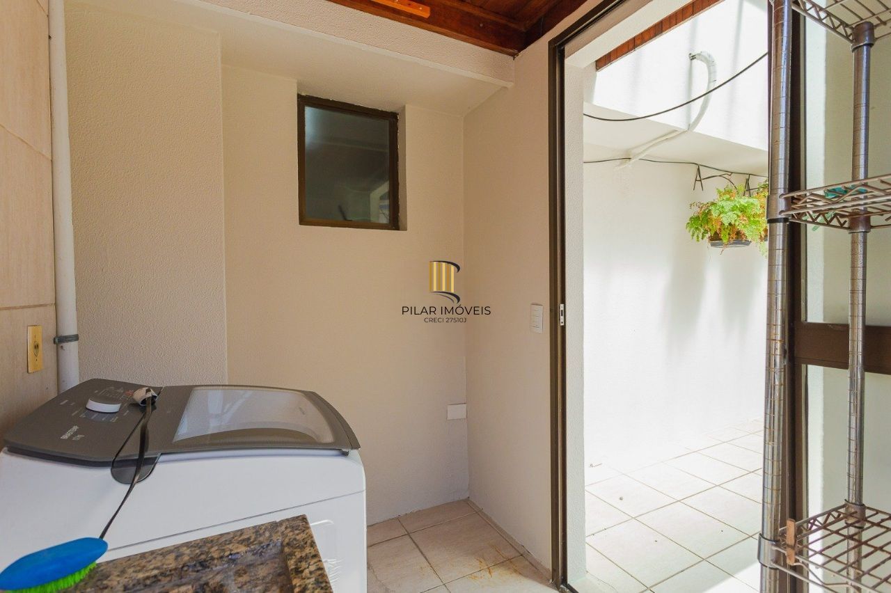 Cobertura charmosa com terraço e 2 vagas no Petrópolis