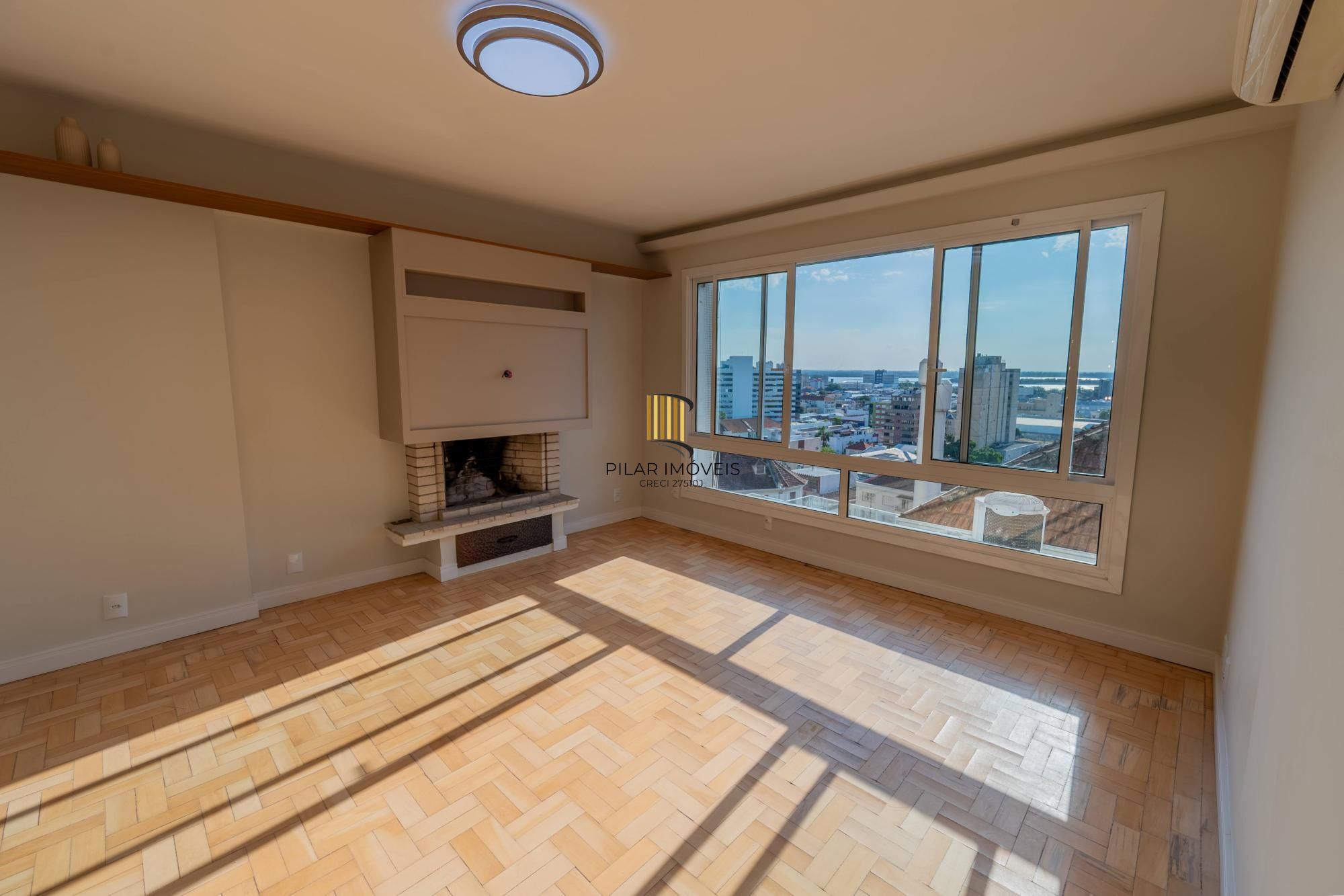Apartamento com 3 suítes com vista e totalmente reforamdo no Moinhos de Vento
