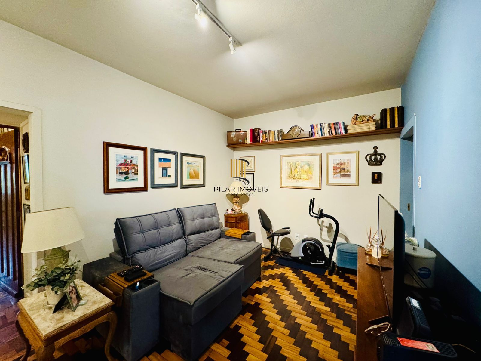 Bom Fim. Apartamento 3 dormitórios com living estendido.