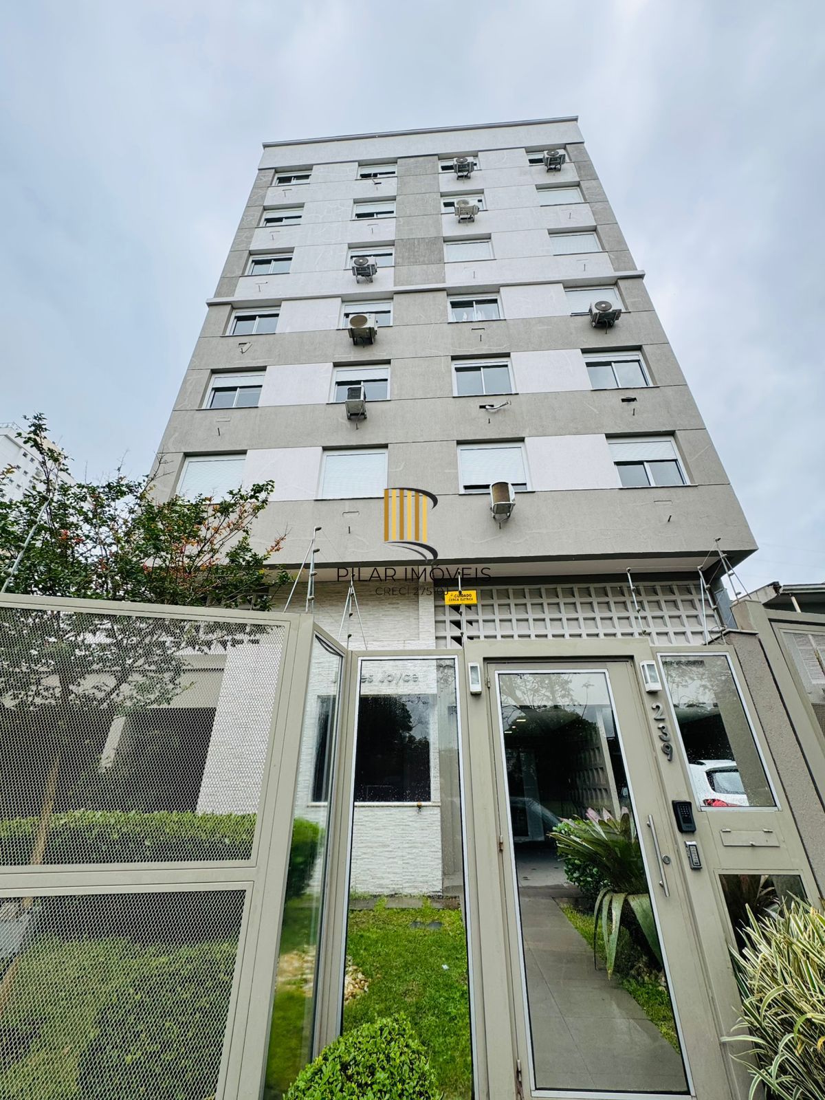 Apartamento 3 dormitórios com 1 suíte no bairro Petrópolis em Porto Alegre.