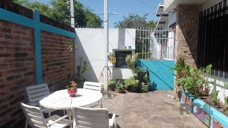 Casa 4 Dormitório(s) Bairro Chácara das Pedras