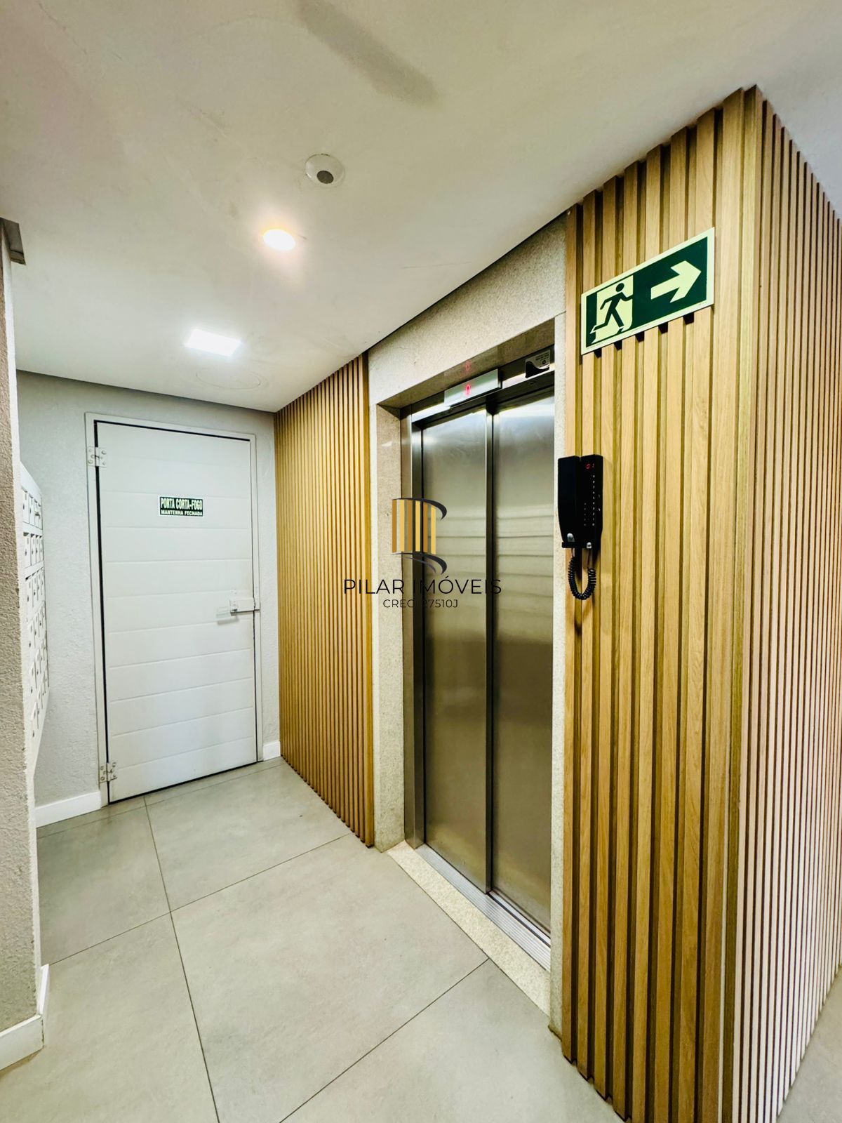 Apartamento 3 dormitórios com 1 suíte no bairro Petrópolis em Porto Alegre.