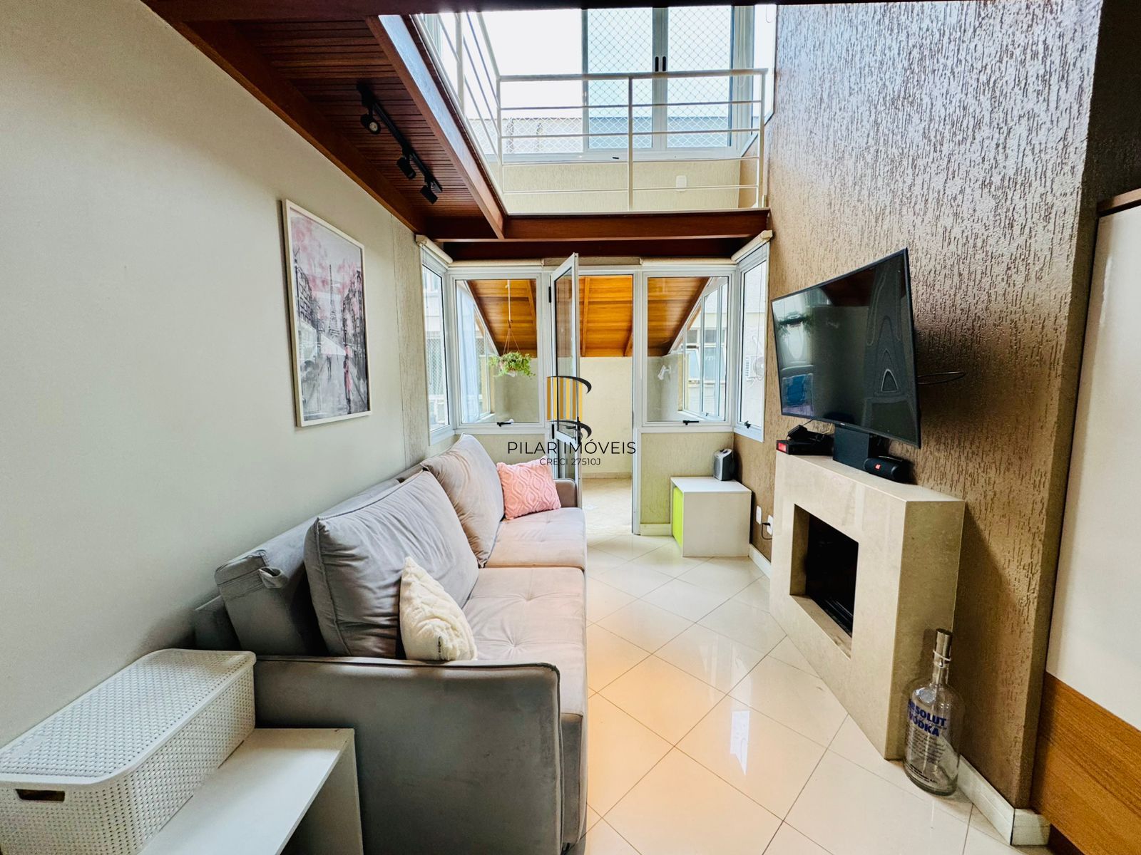Duplex na Bela Vista, 2 dormitórios com espaço para home office, lareira e 2 vagas - Pilar Imóveis