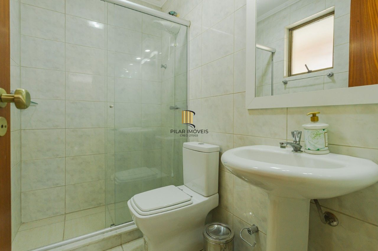 Cobertura charmosa com terraço e 2 vagas no Petrópolis