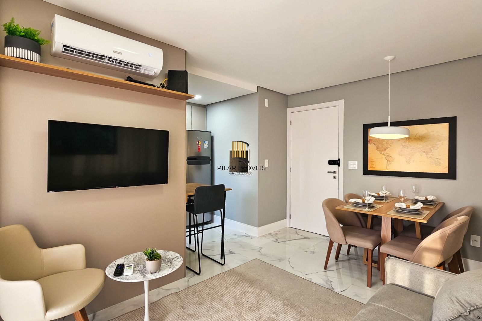 Apartamento completamente mobiliado e decorado, sacada, churrasqueira e vaga, com vista!