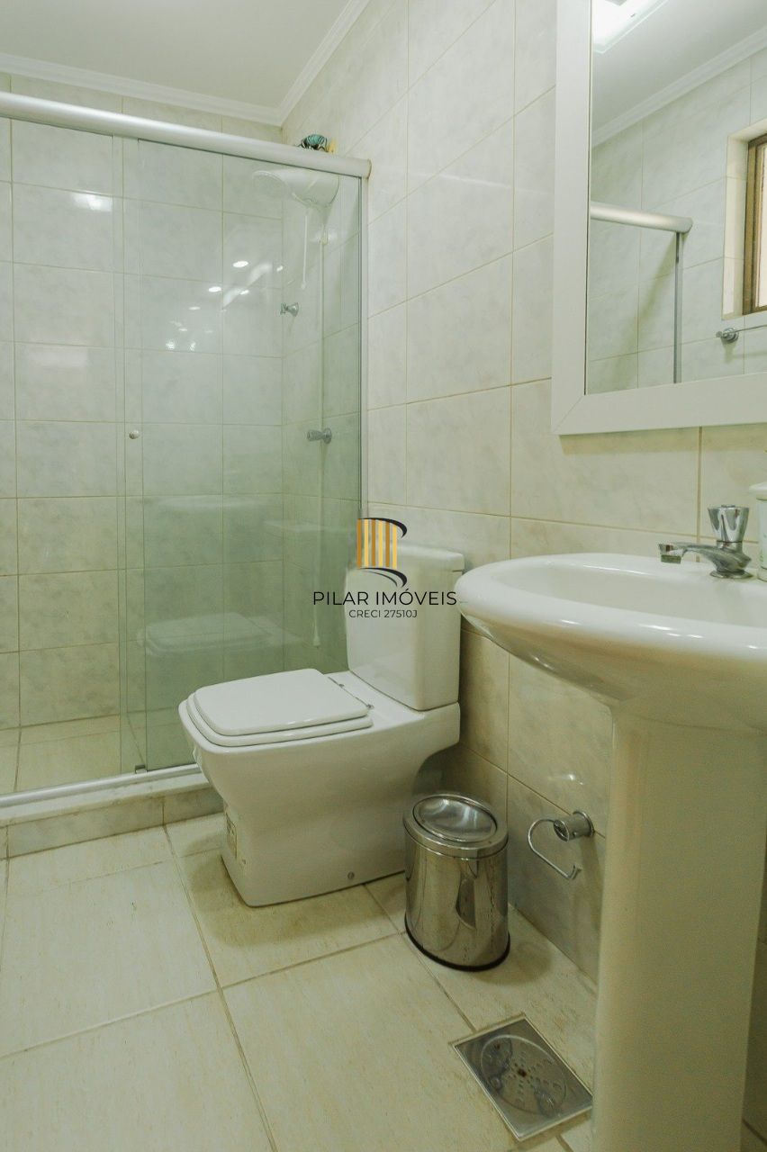 Cobertura charmosa com terraço e 2 vagas no Petrópolis