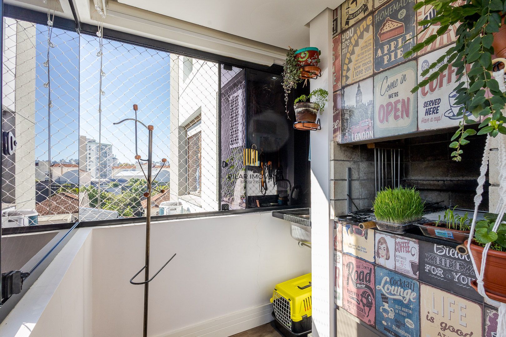 2 dormitórios com excelente localização e posiçã solar, junto ao Hospital de Clínicas