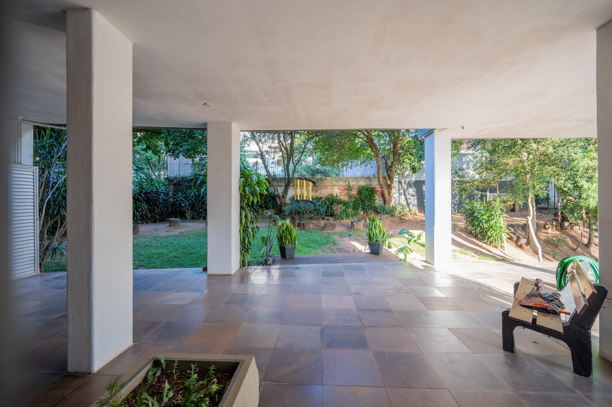 Apartamento com 3 suítes com vista e totalmente reforamdo no Moinhos de Vento