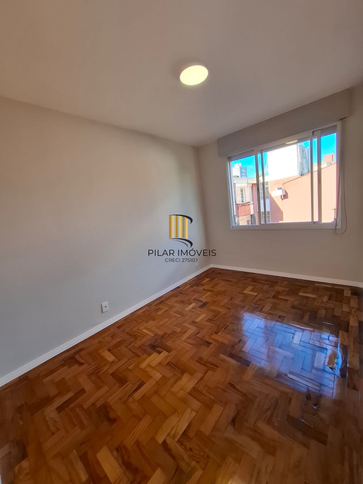 Apartamento com 2 quartos, 47m², reformado, bairro Petrópolis