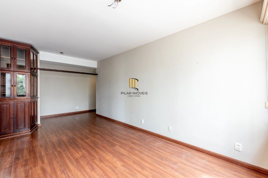 Apartamento com 2 Dormitórios, Churrasqueira, Elevador e Vaga no Petrópolis